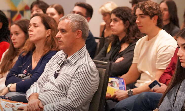 Público atento numa sessão de uma edição anterior da feira
